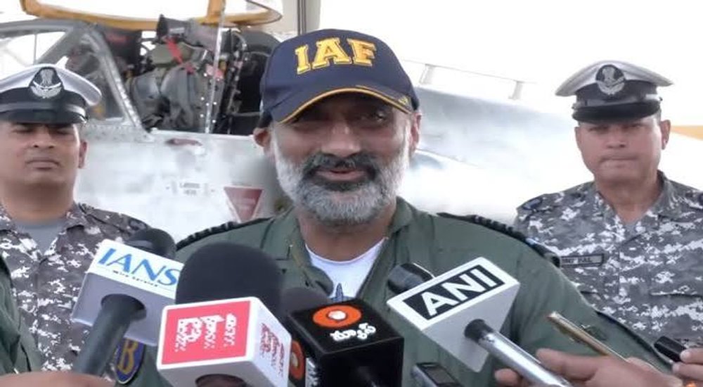 ఐఏఎఫ్ చీఫ్ ఎయిర్ చీఫ్ మార్షల్ ఎ.పి. సింగ్ హైదరాబాద్ నుండి చివరి సారికి శిక్షణ విమానాన్ని నడిపిన చివరి వ్యక్తిగా చరిత్ర సృష్టించారు.