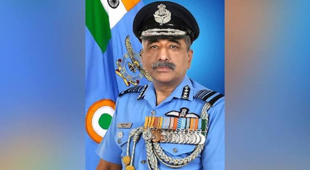 ఎయిర్ మార్షల్ అశుతోష్ దీక్షిత్ కొత్త ఎయిర్ ఫోర్స్ చీఫ్గా బాధ్యతలు స్వీకరించారు: ఏపీ సింగ్ పదవీ విరమణ చేశారు.
